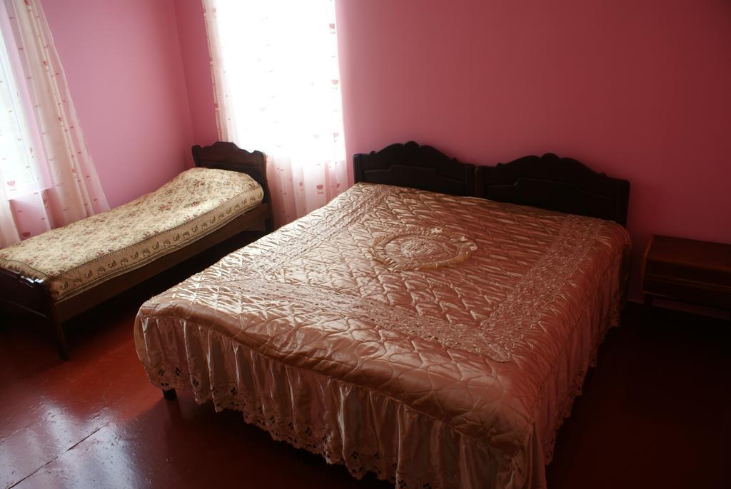 Merabi And Neli Guest House Makhinjauri Bilik gambar