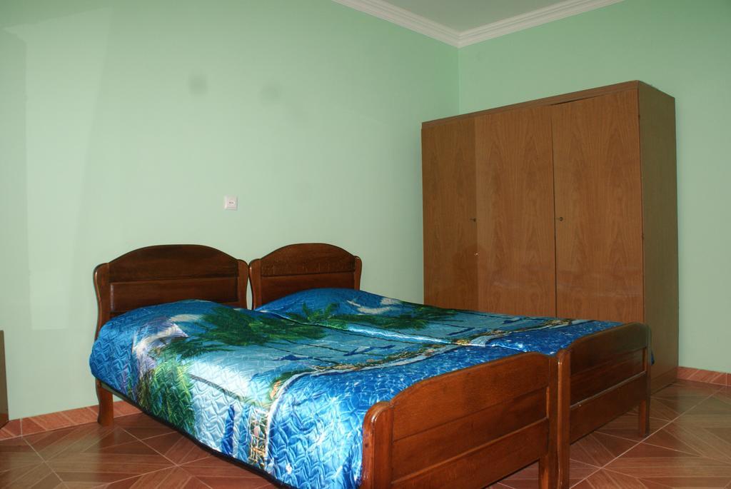 Merabi And Neli Guest House Makhinjauri Bilik gambar