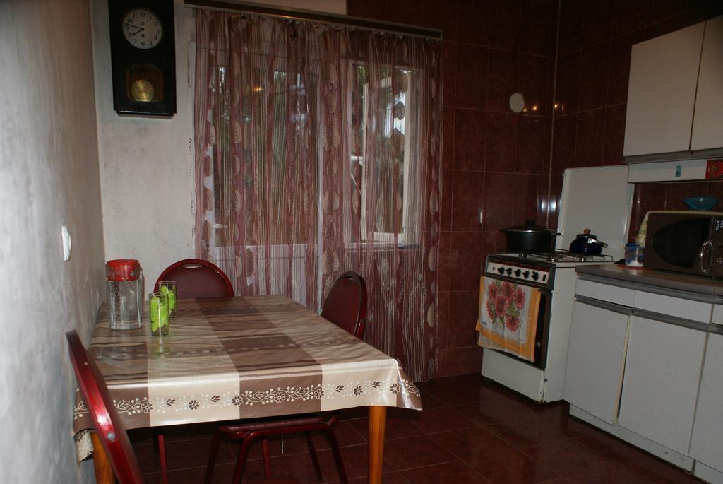 Merabi And Neli Guest House Makhinjauri Bilik gambar