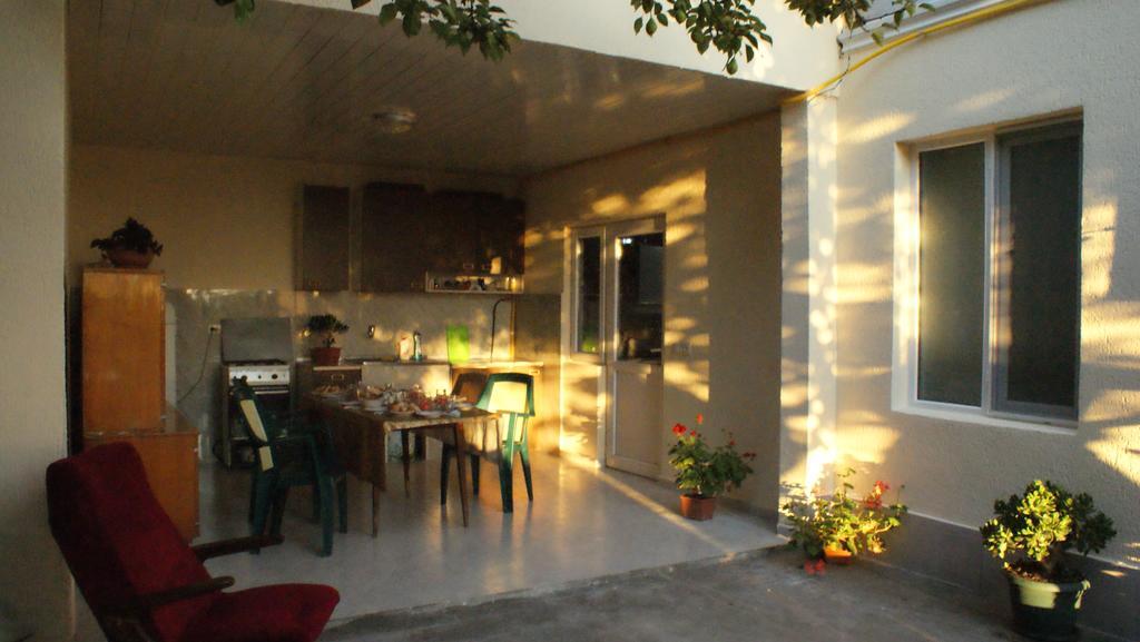 Merabi And Neli Guest House Makhinjauri Luaran gambar